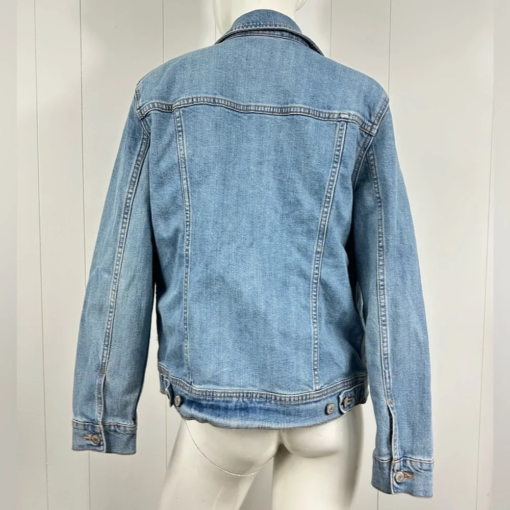 NWT Old Navy Denim Jacket Womens Sz M Blue Jeans Trucker Light Wash - Picture 3 of 8